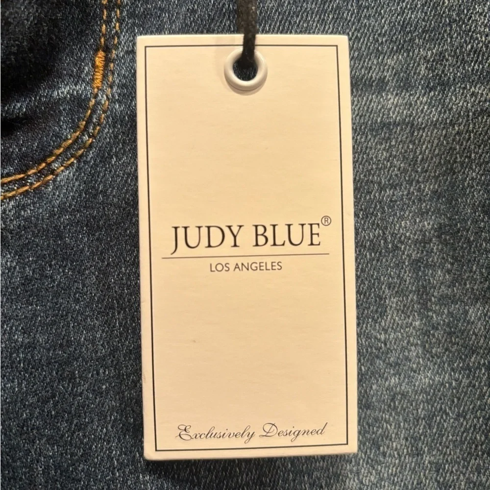Judy Blue Distressed Jeans NWT - Picture 5 of 9